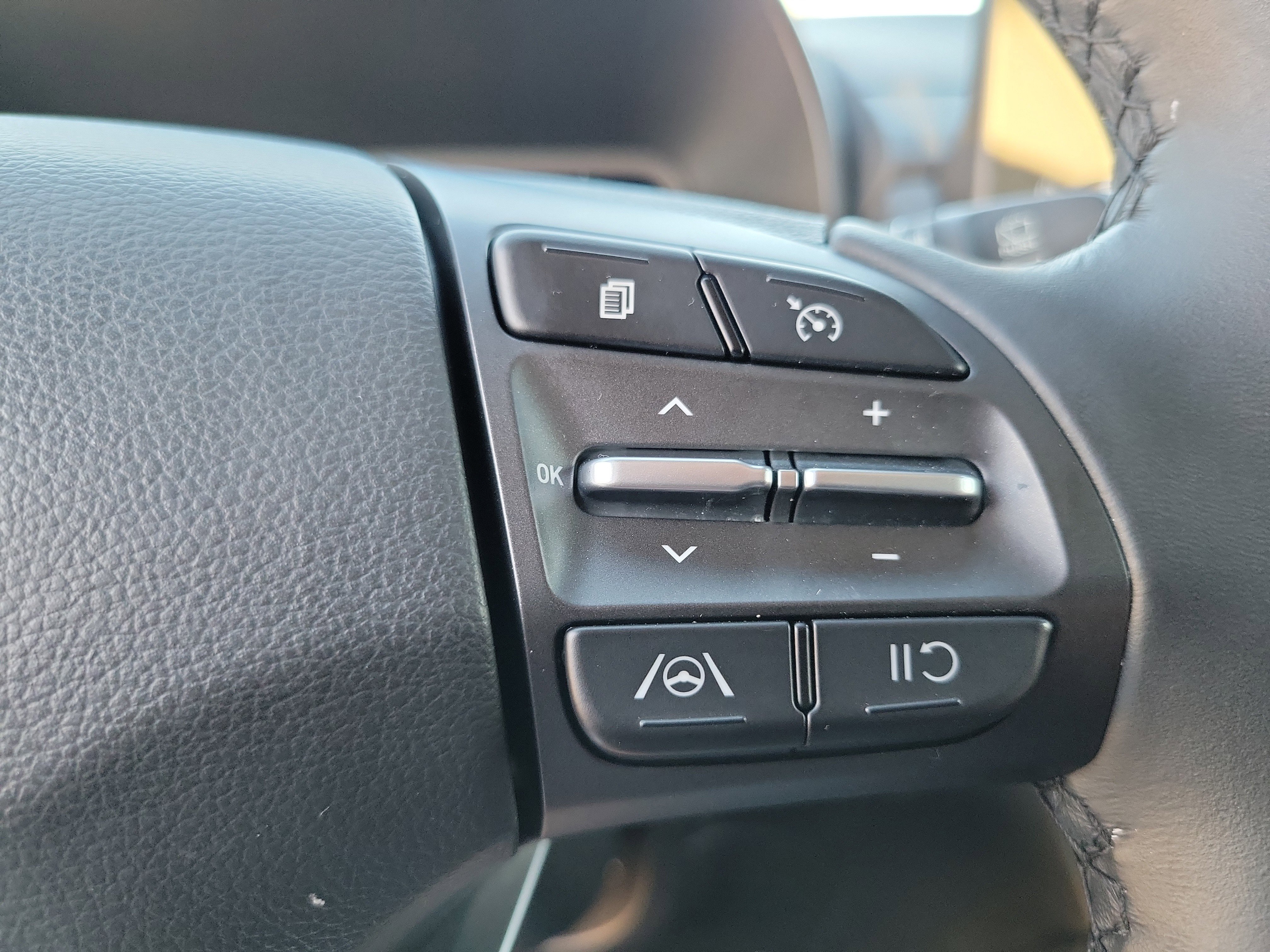 Certified 2022 Hyundai Kona SEL w/ Convenience Package image 8