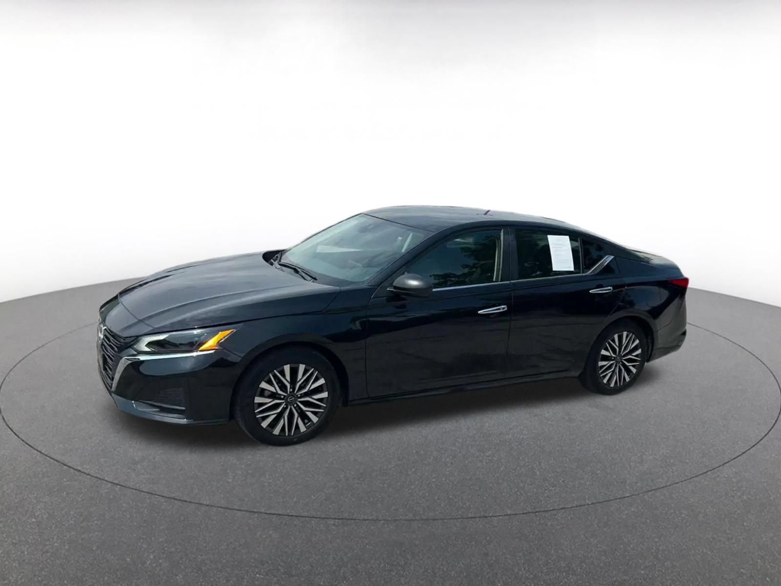 Used 2025 Nissan Altima 2.5 SV FWD image 6