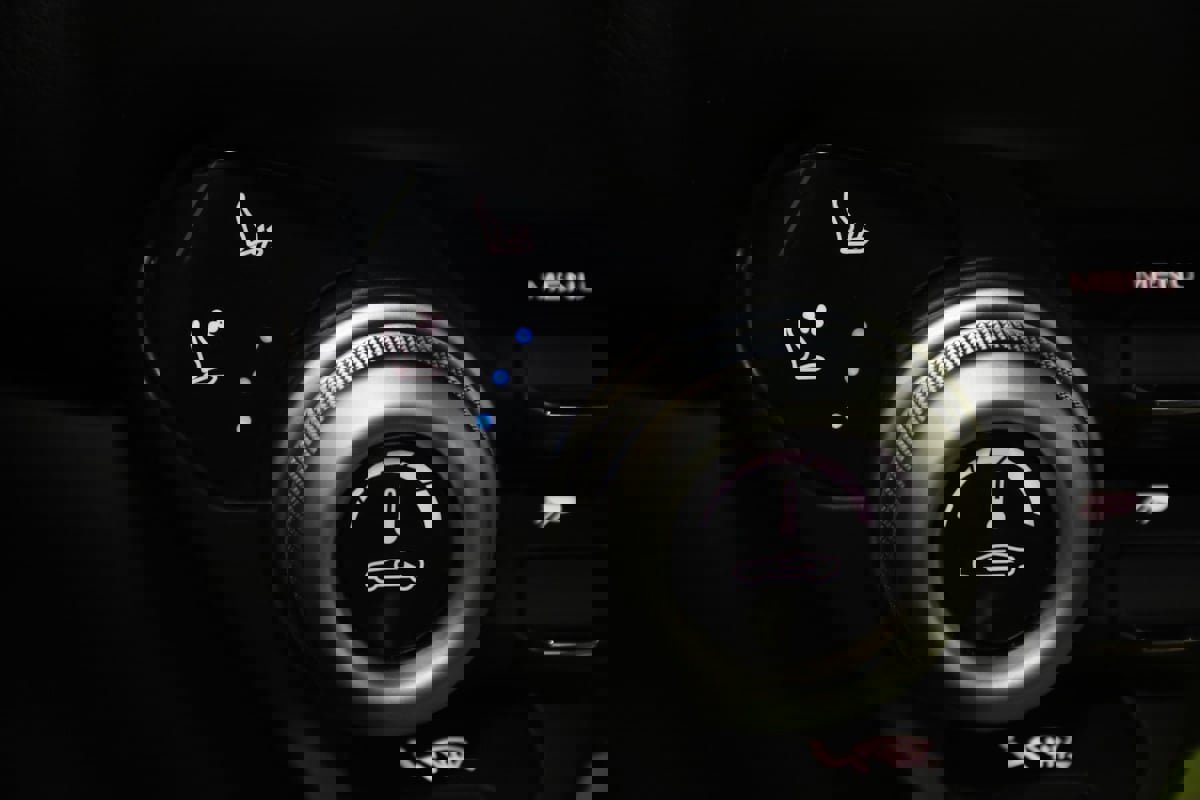 Used 2019 Aston Martin V8 Vantage Coupe RWD image 9