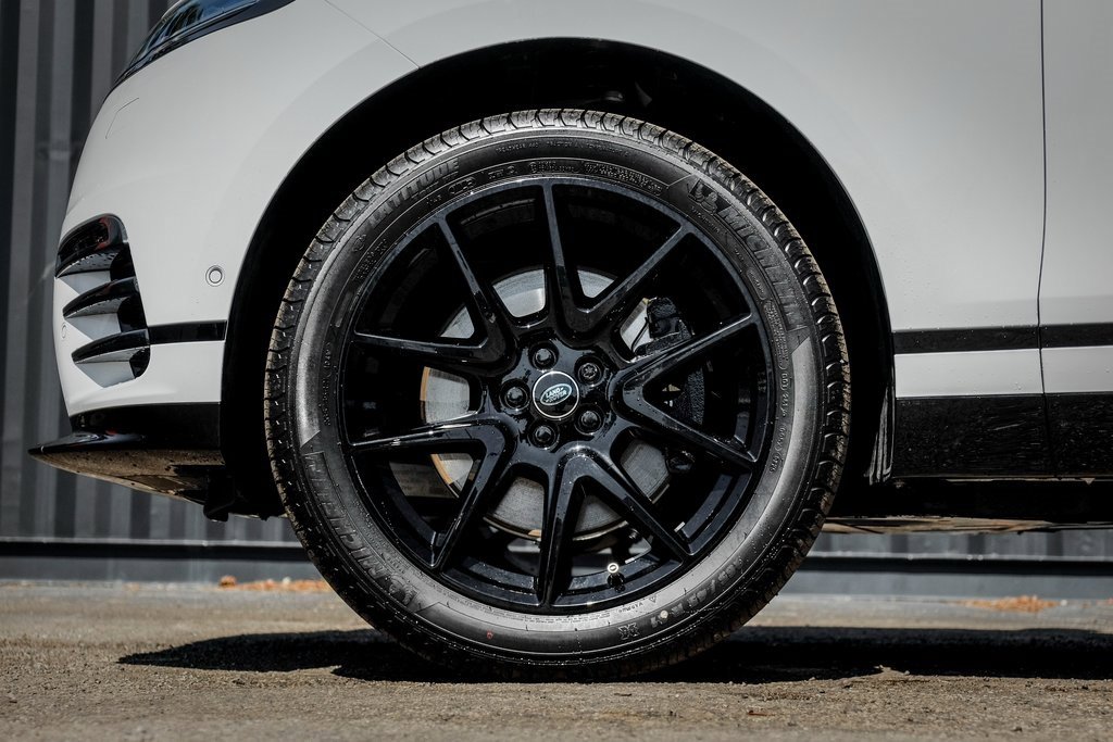 New 2026 Land Rover Range Rover Velar Dynamic SE image 4