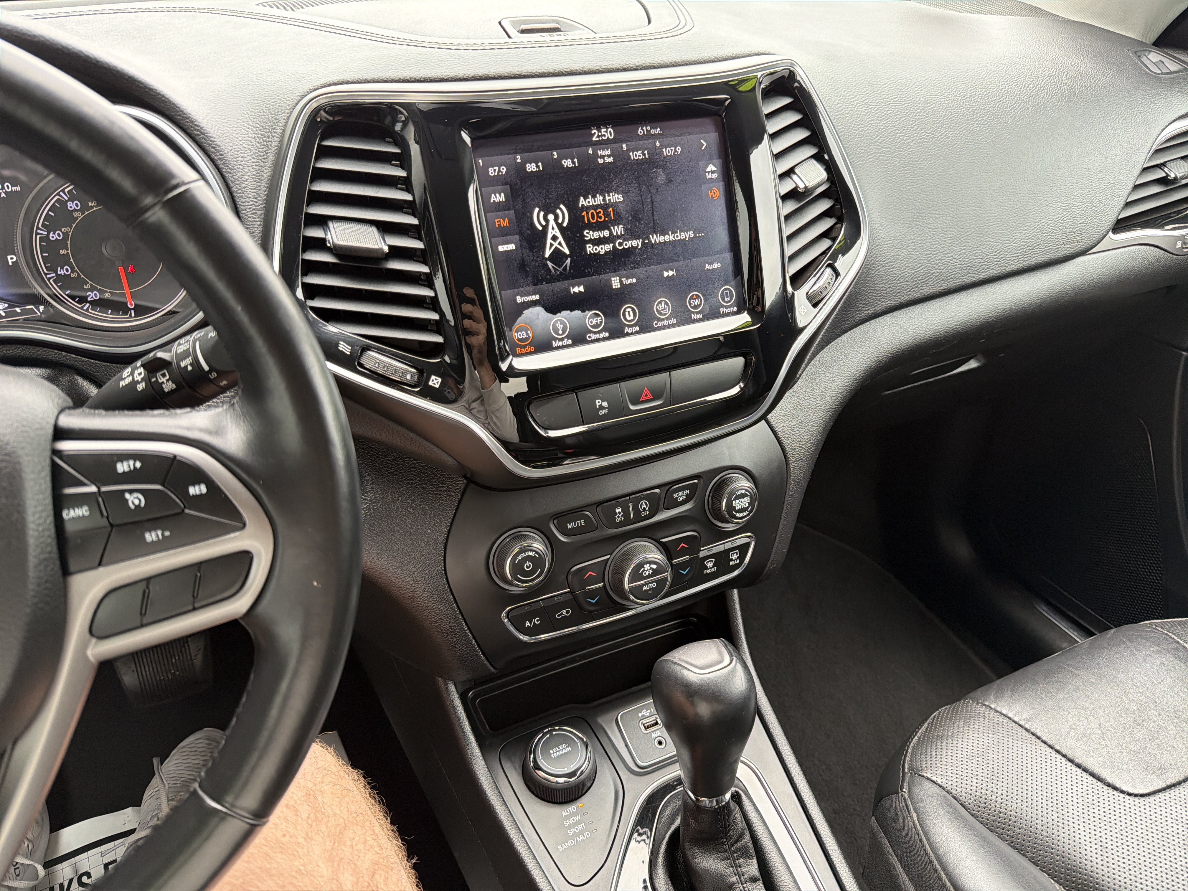 Used 2019 Jeep Cherokee Limited AWD/4WD image 21