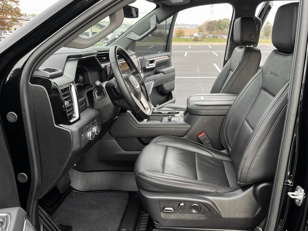 Used 2025 GMC Sierra 2500 Denali image 3