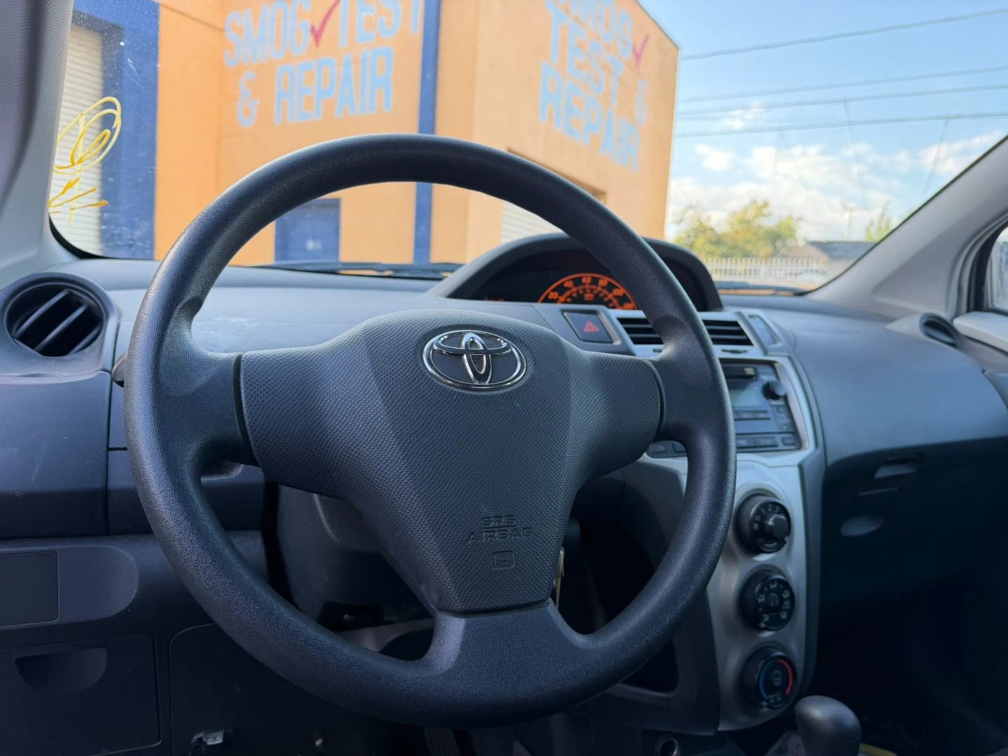 Used 2010 Toyota Yaris 2-Door Hatchback FWD image 11