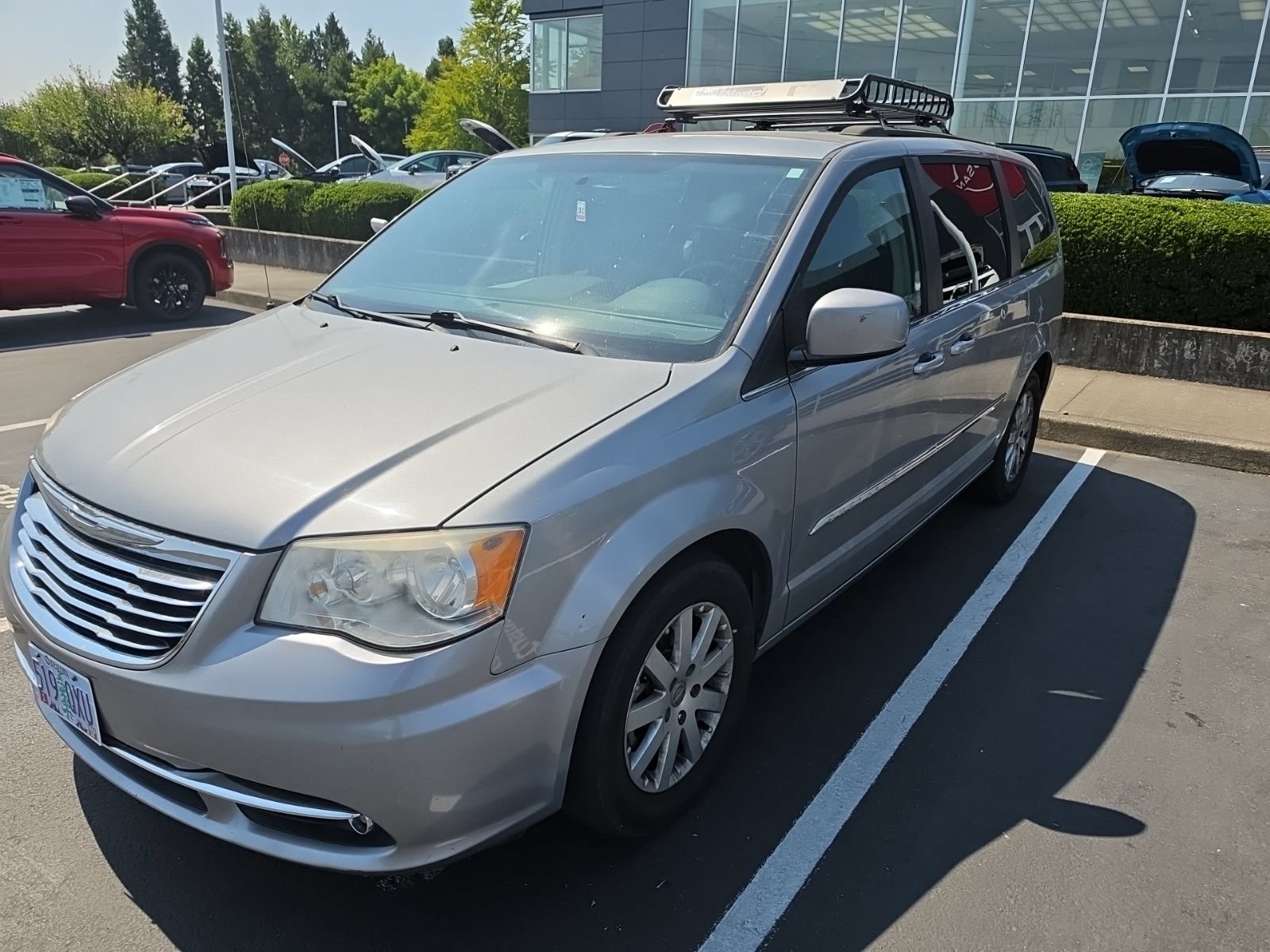 Used 2014 Chrysler Town & Country Touring FWD image 2