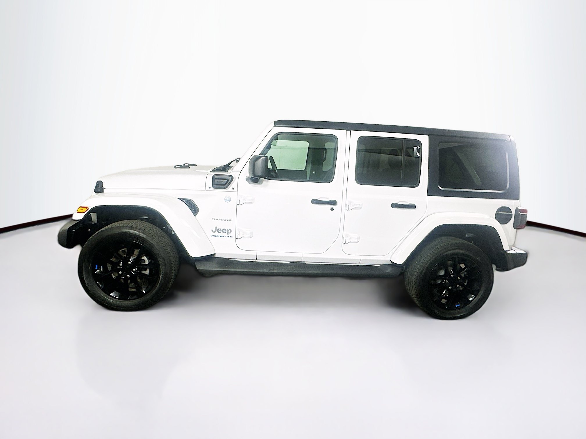 Used 2023 Jeep Wrangler Unlimited Sahara w/ Cold Weather Group AWD/4WD image 4