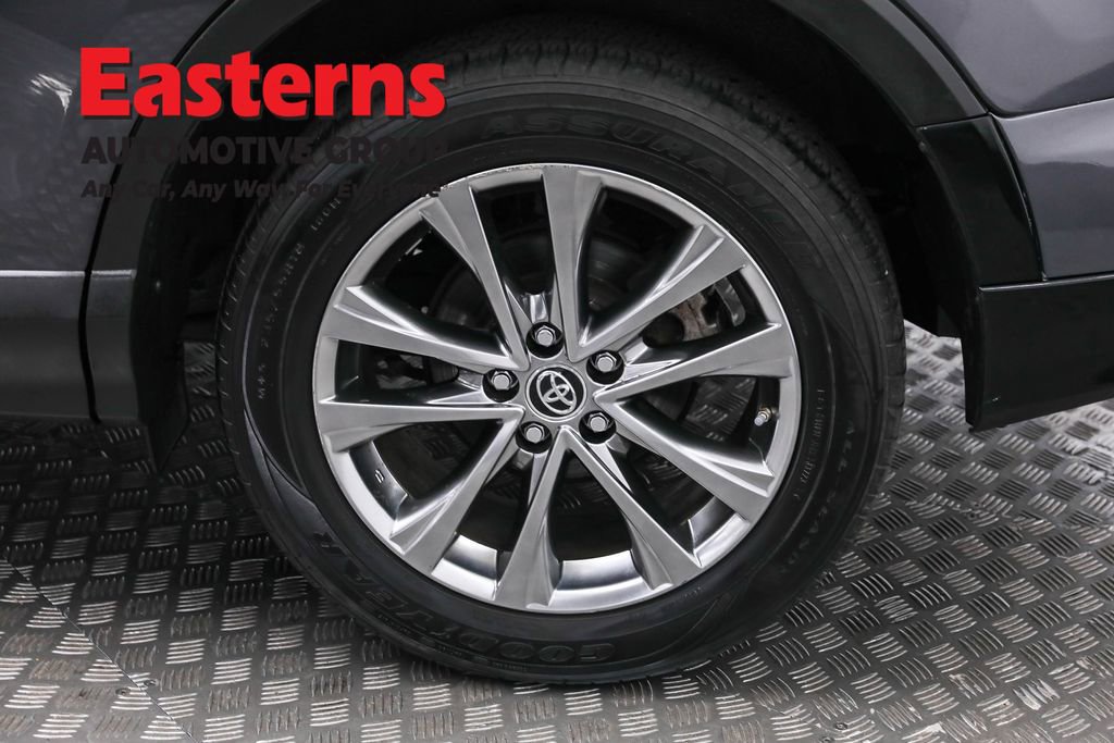 Used 2018 Toyota RAV4 Limited image 37