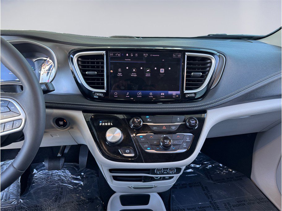 Used 2022 Chrysler Pacifica Touring-L FWD image 11