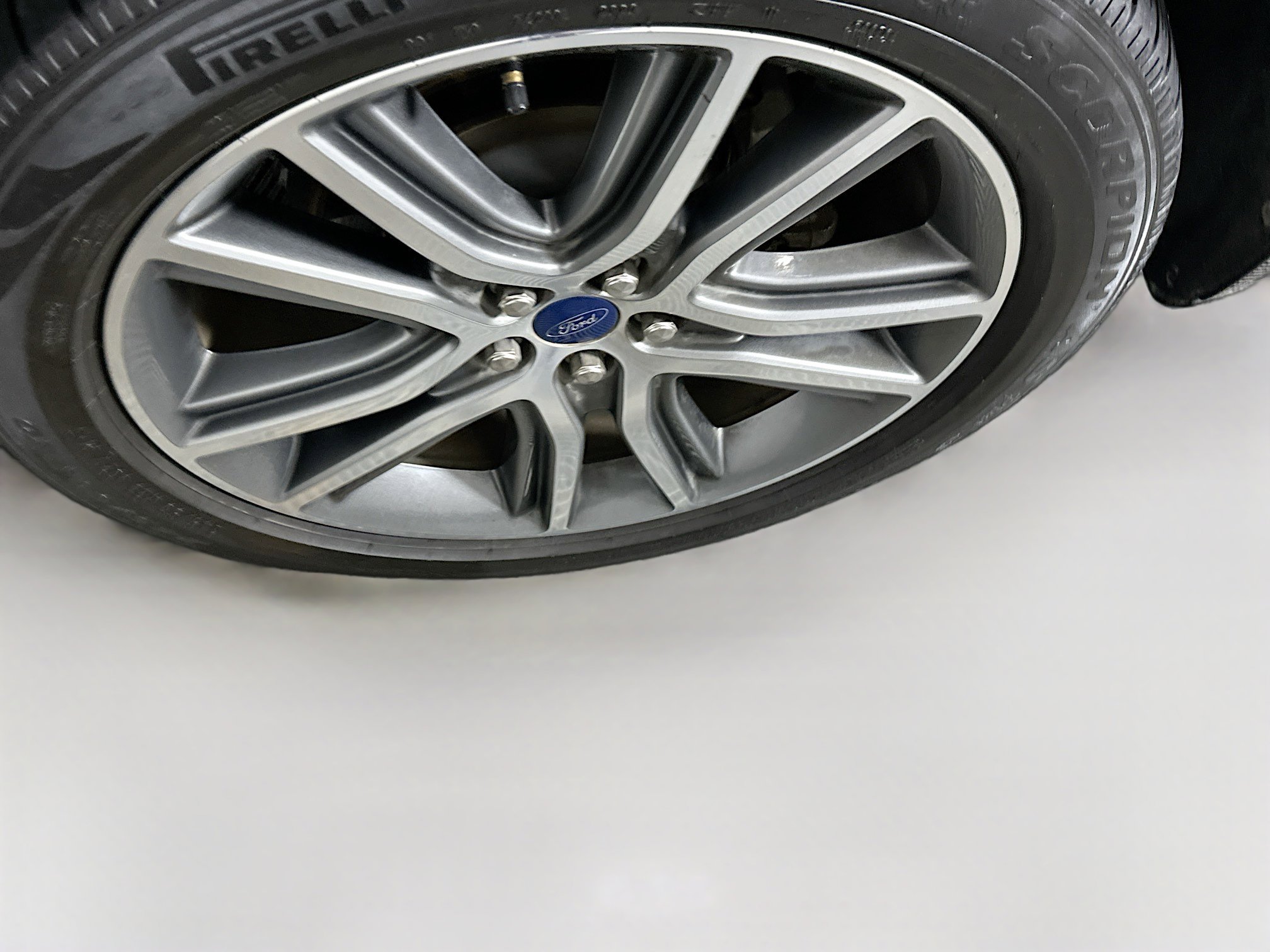 Used 2019 Ford Edge Titanium w/ Equipment Group 301A FWD image 11