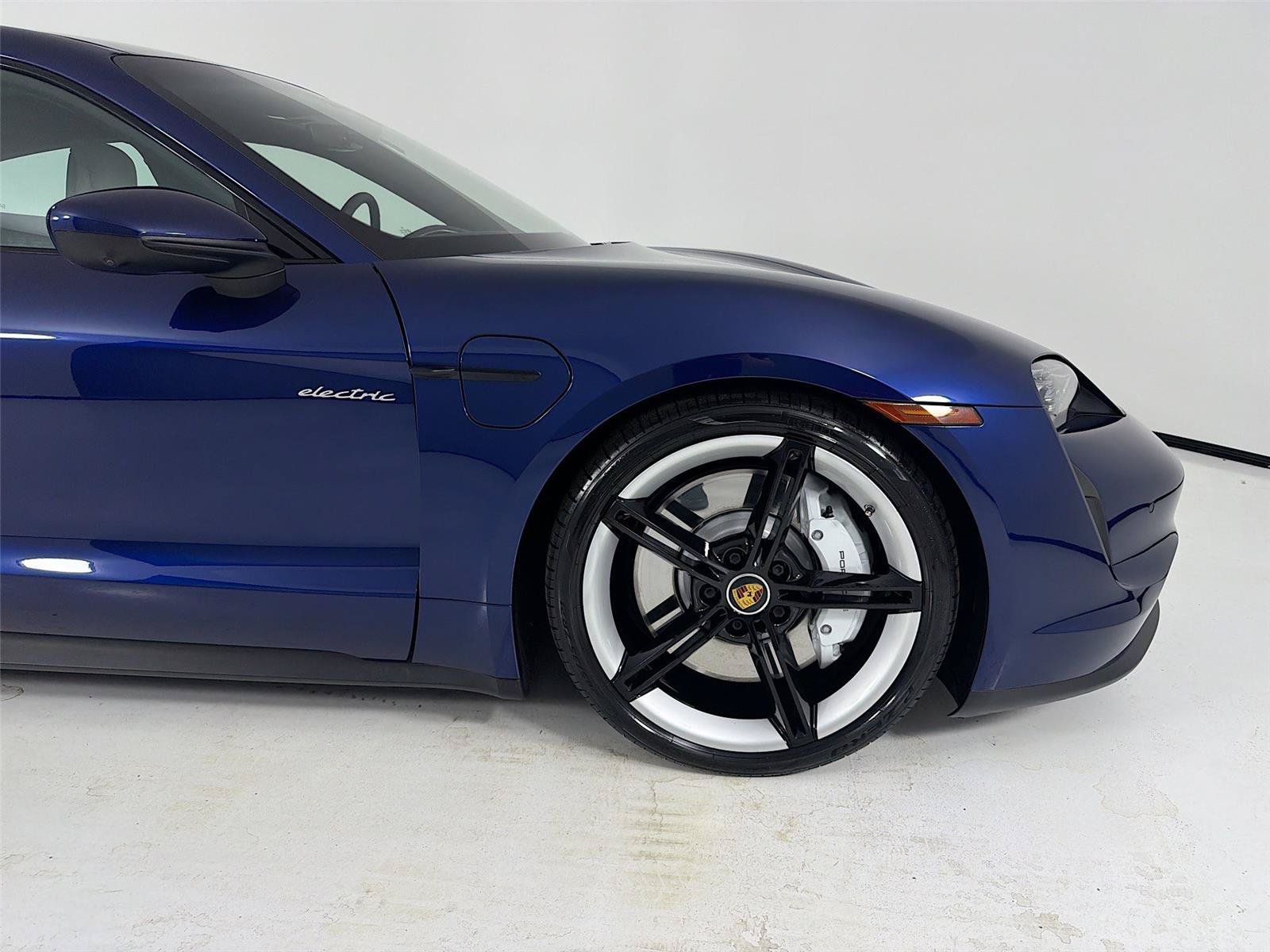 Used 2022 Porsche Taycan 4S AWD/4WD image 31