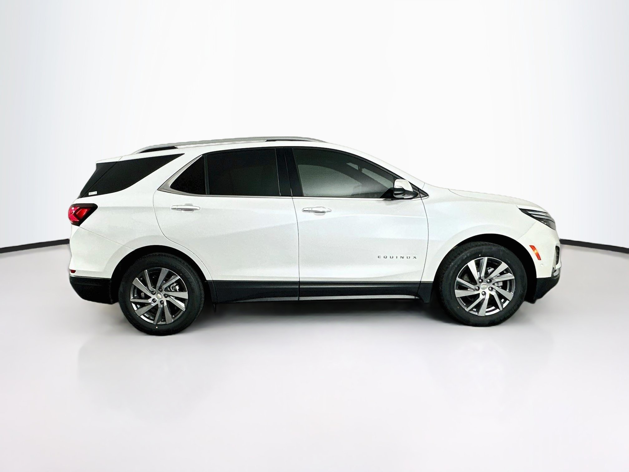 Used 2024 Chevrolet Equinox Premier FWD image 10