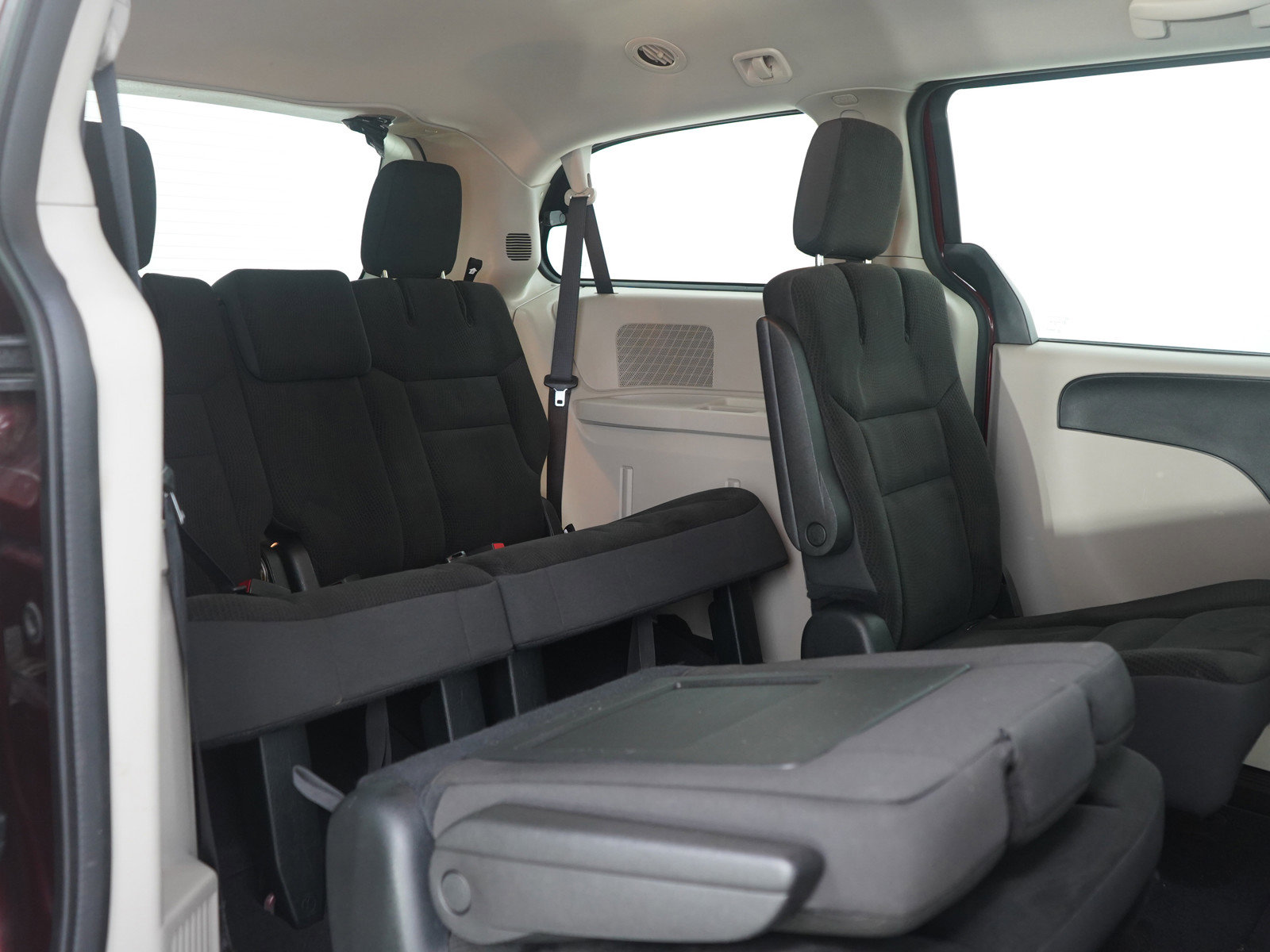 Used 2018 Dodge Grand Caravan SE image 12