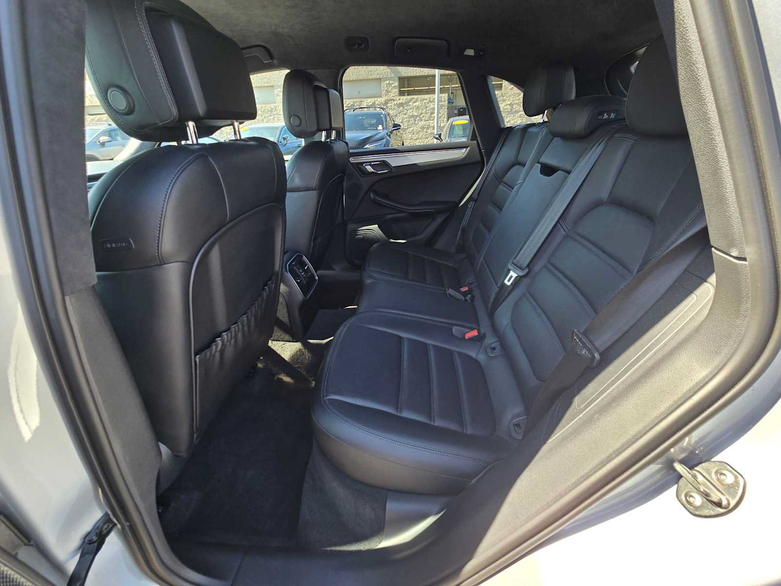 Used 2015 Porsche Macan Turbo AWD/4WD image 16