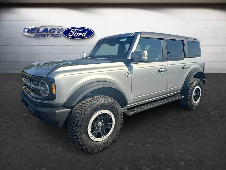 Used 2023 Ford Bronco Outer Banks w/ Sasquatch Package AWD/4WD image 2