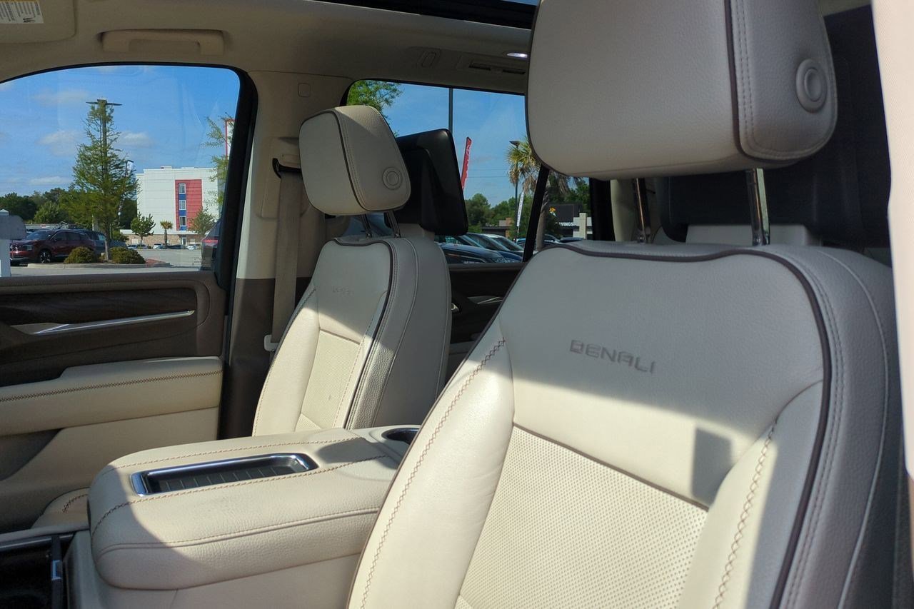 Used 2021 GMC Yukon Denali w/ Denali Premium Package RWD image 16