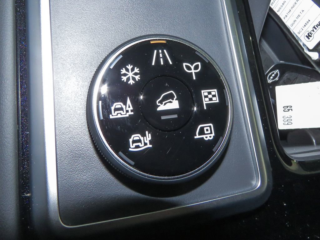 Certified 2025 Nissan Pathfinder SV image 15