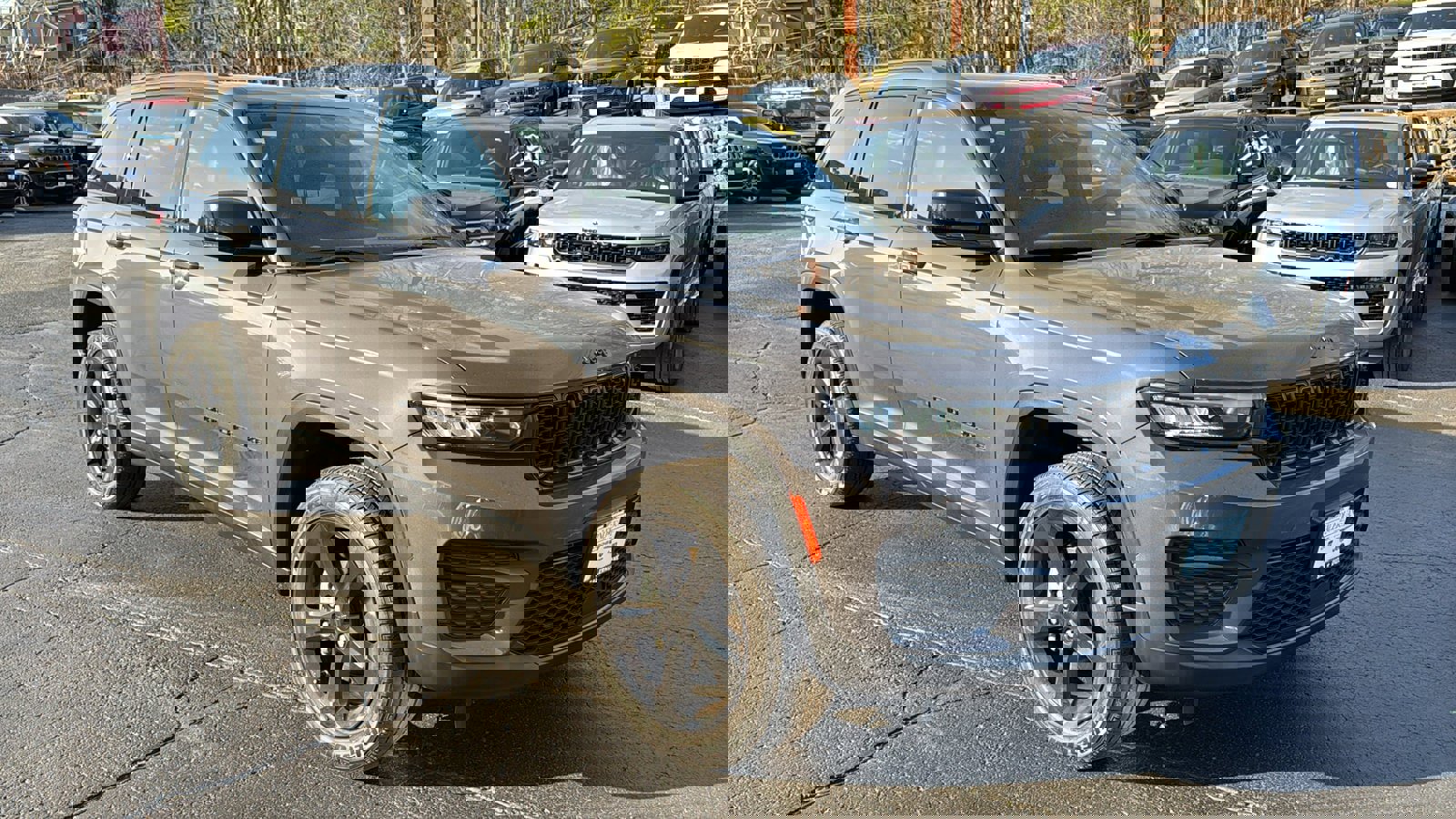 Used 2023 Jeep Grand Cherokee Altitude image 12