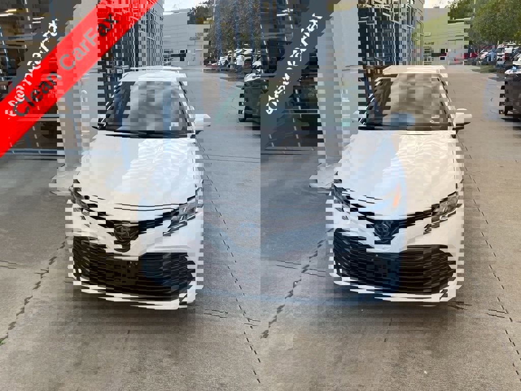 Used 2020 Toyota Camry LE image 4