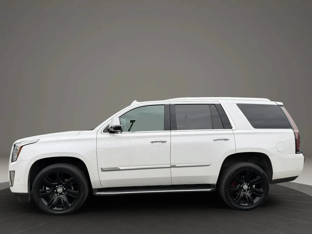 Used 2018 Cadillac Escalade Luxury AWD/4WD image 8