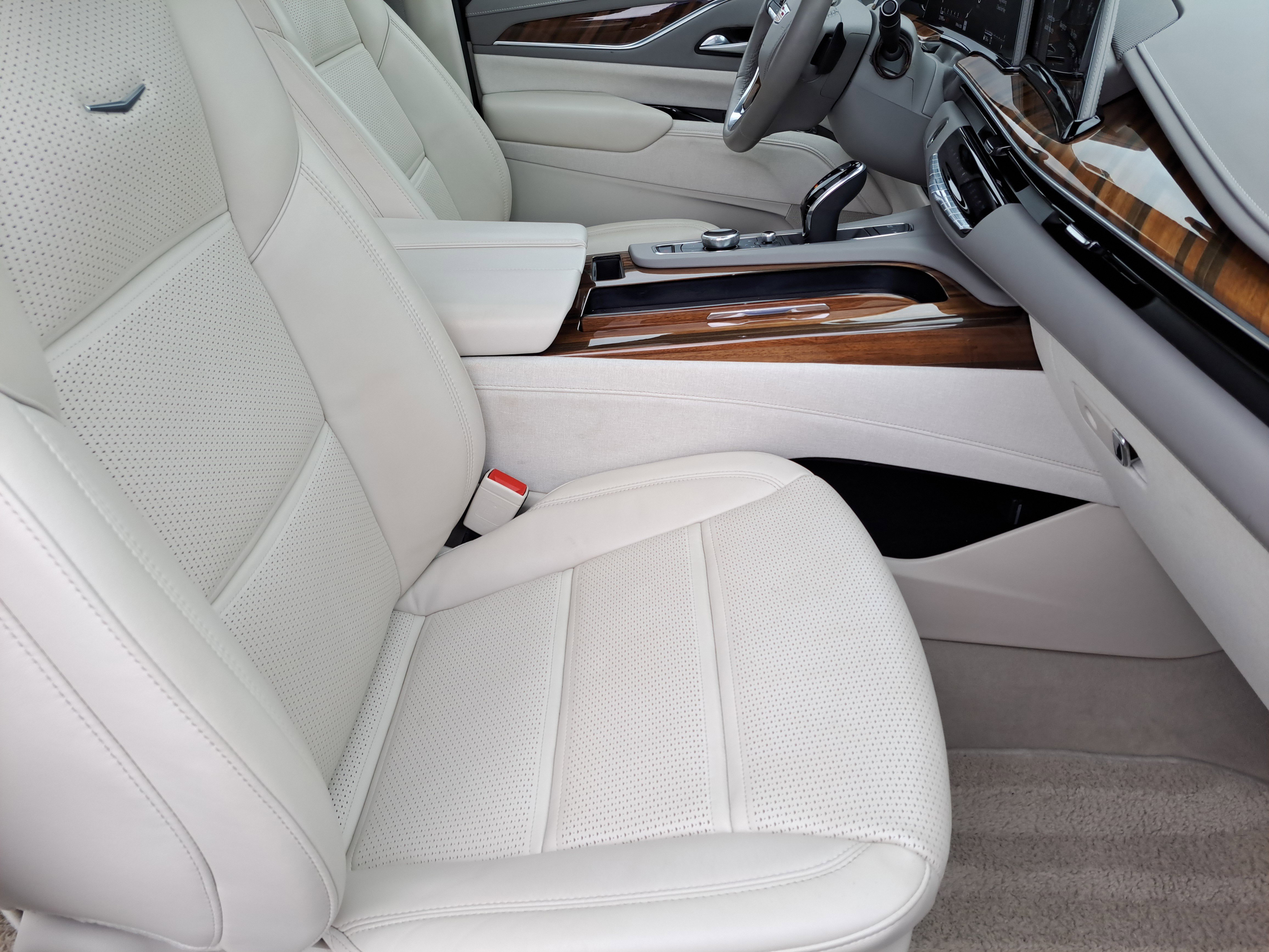 Used 2024 Cadillac Escalade ESV Sport Platinum w/ LPO, ONYX Package image 27