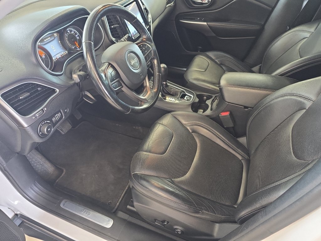 Used 2019 Jeep Cherokee Limited AWD/4WD image 14