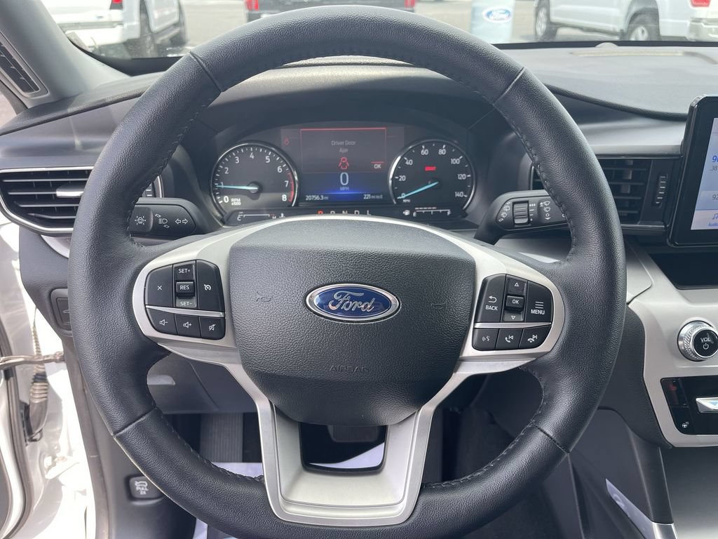 Used 2023 Ford Explorer XLT w/ Equipment Group 202A AWD/4WD image 14
