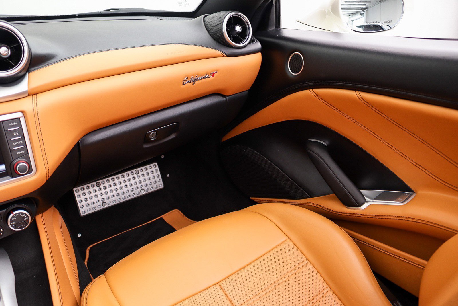 Used 2017 Ferrari California T RWD image 33