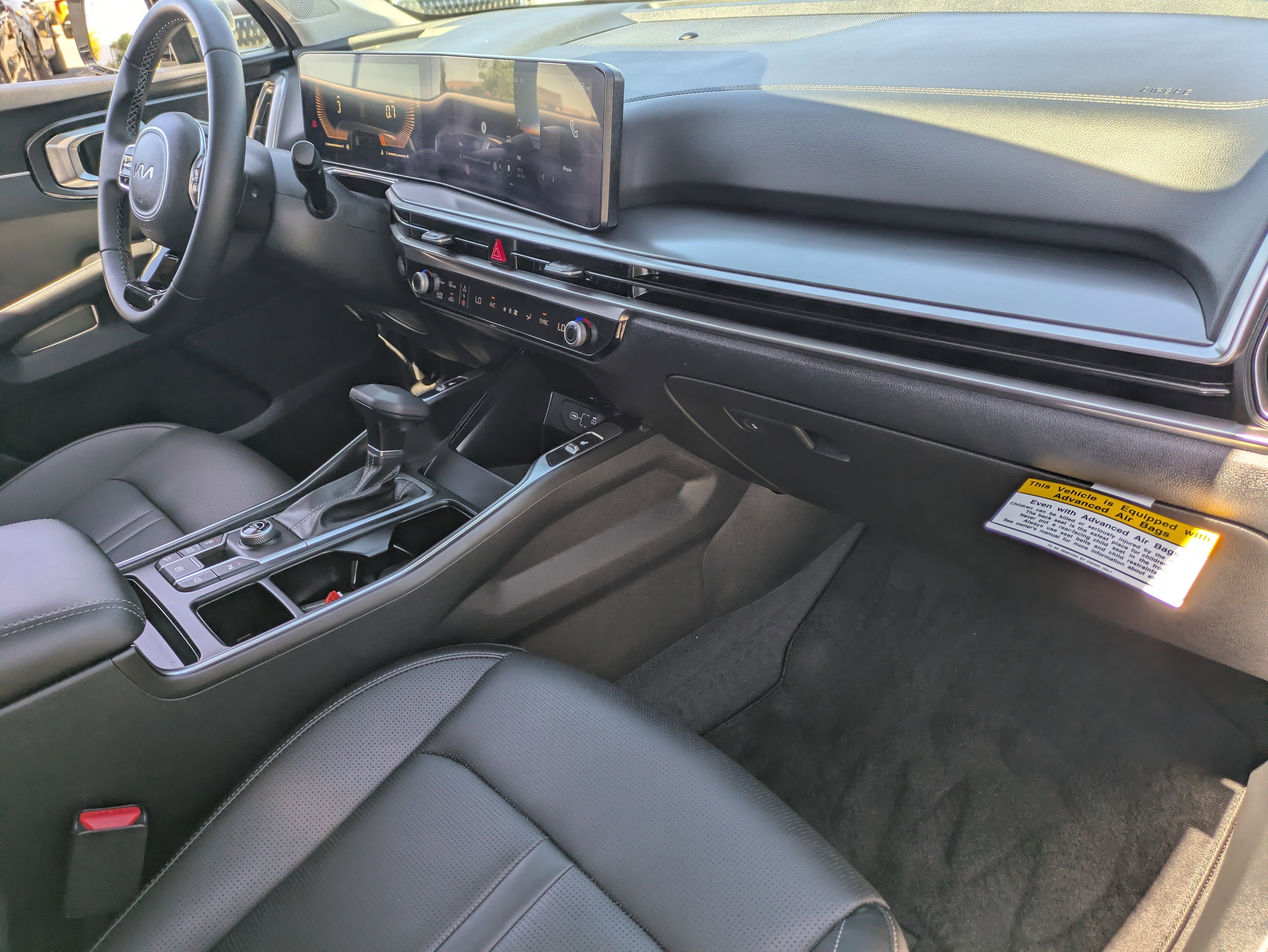 Certified 2025 Kia Sorento S w/ Panoramic Sunroof Package image 13