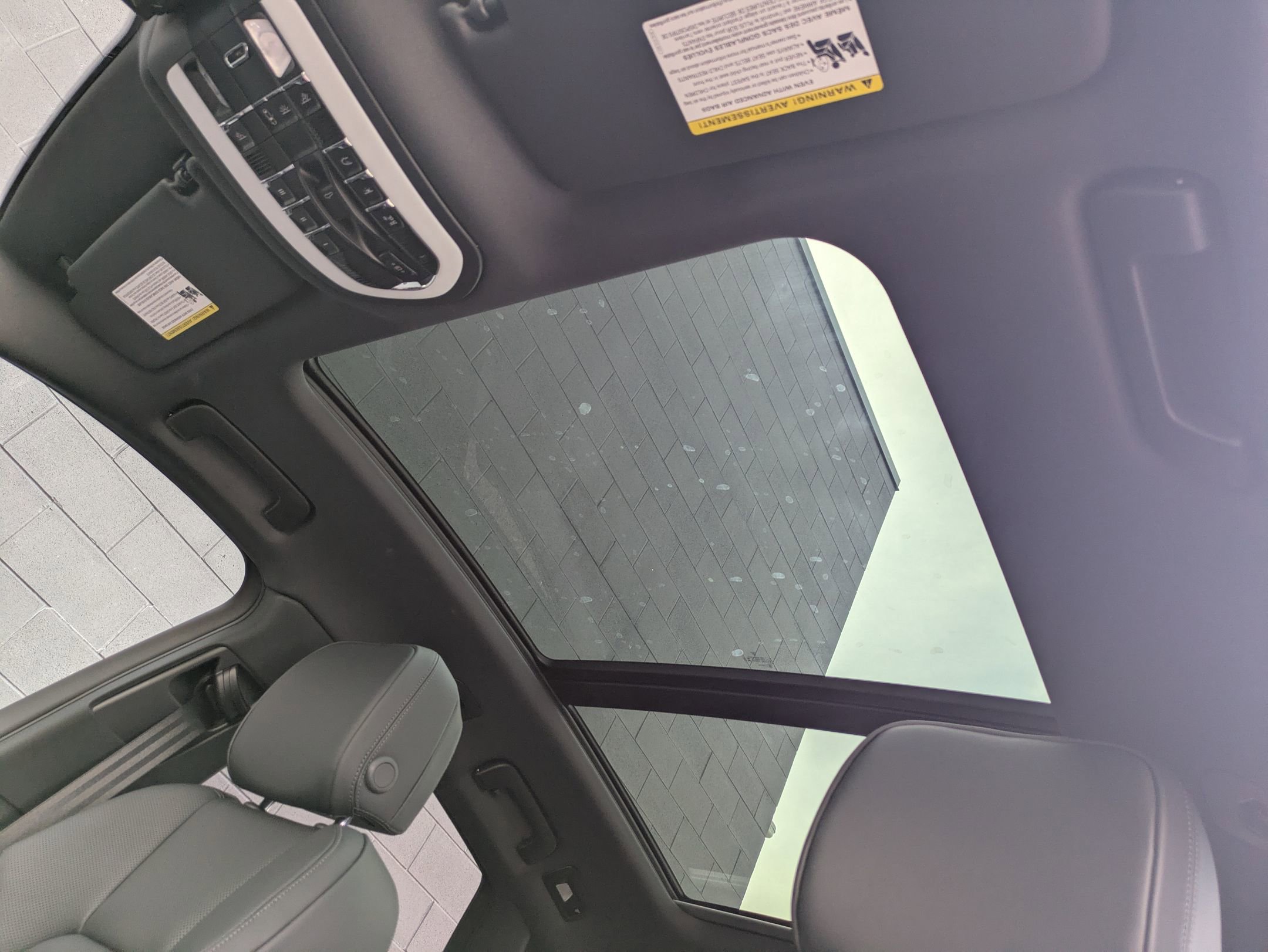 Certified 2025 Porsche Macan image 28