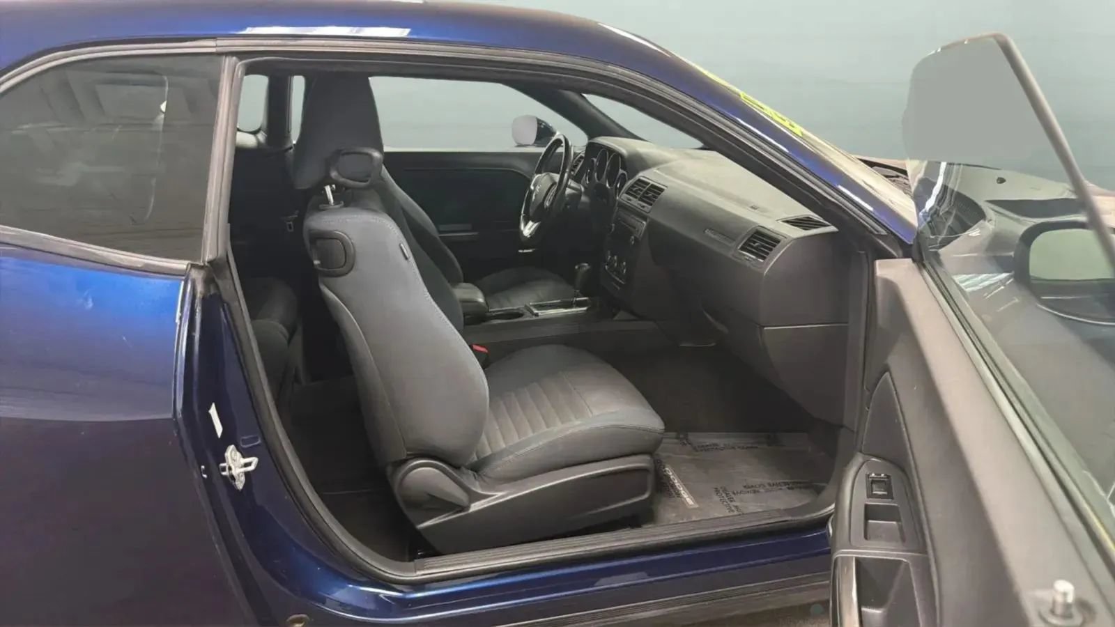 Used 2014 Dodge Challenger SXT RWD image 18