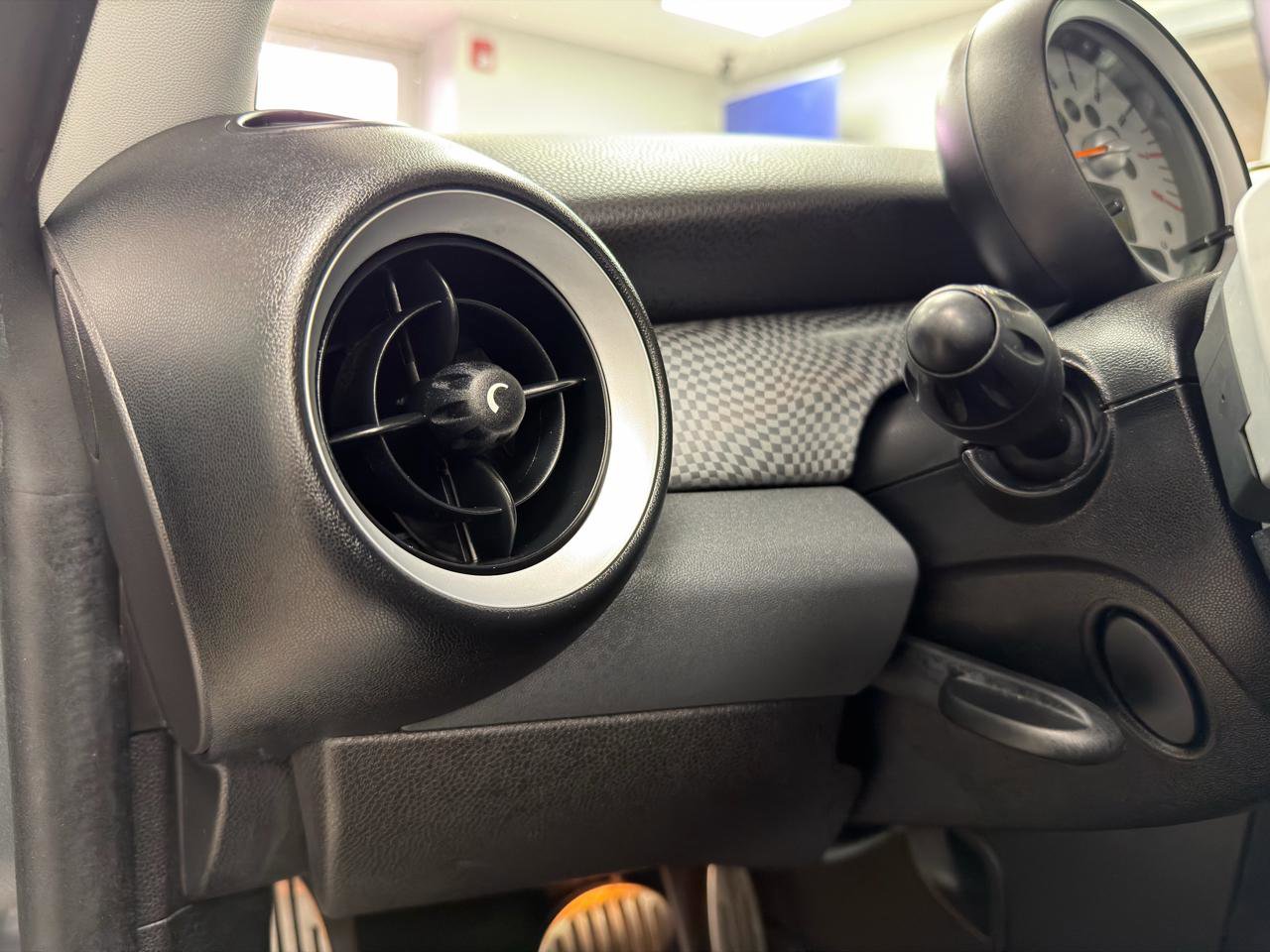 Used 2010 MINI Cooper S image 16