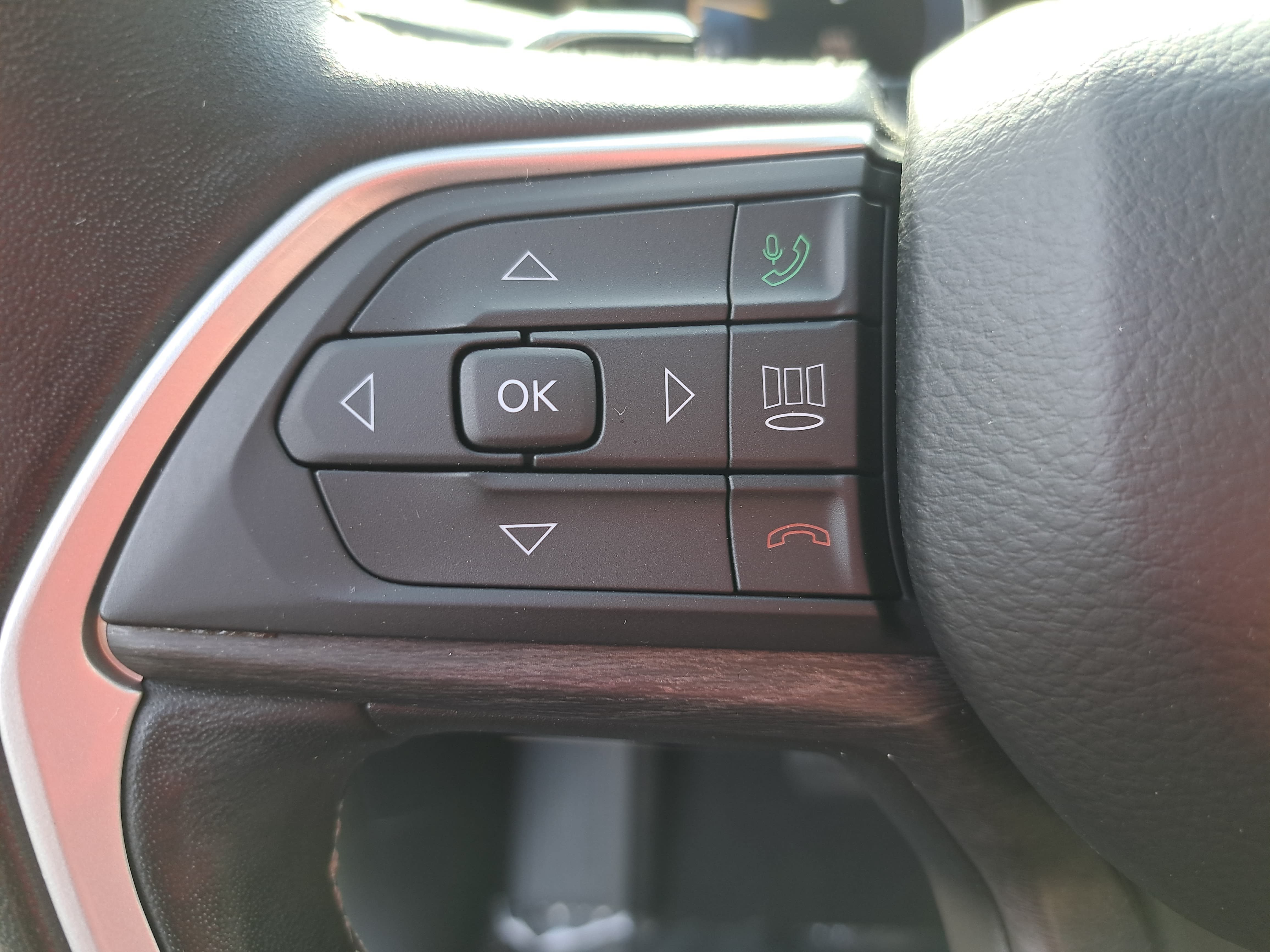 Used 2021 Jeep Grand Cherokee L Limited AWD/4WD image 15