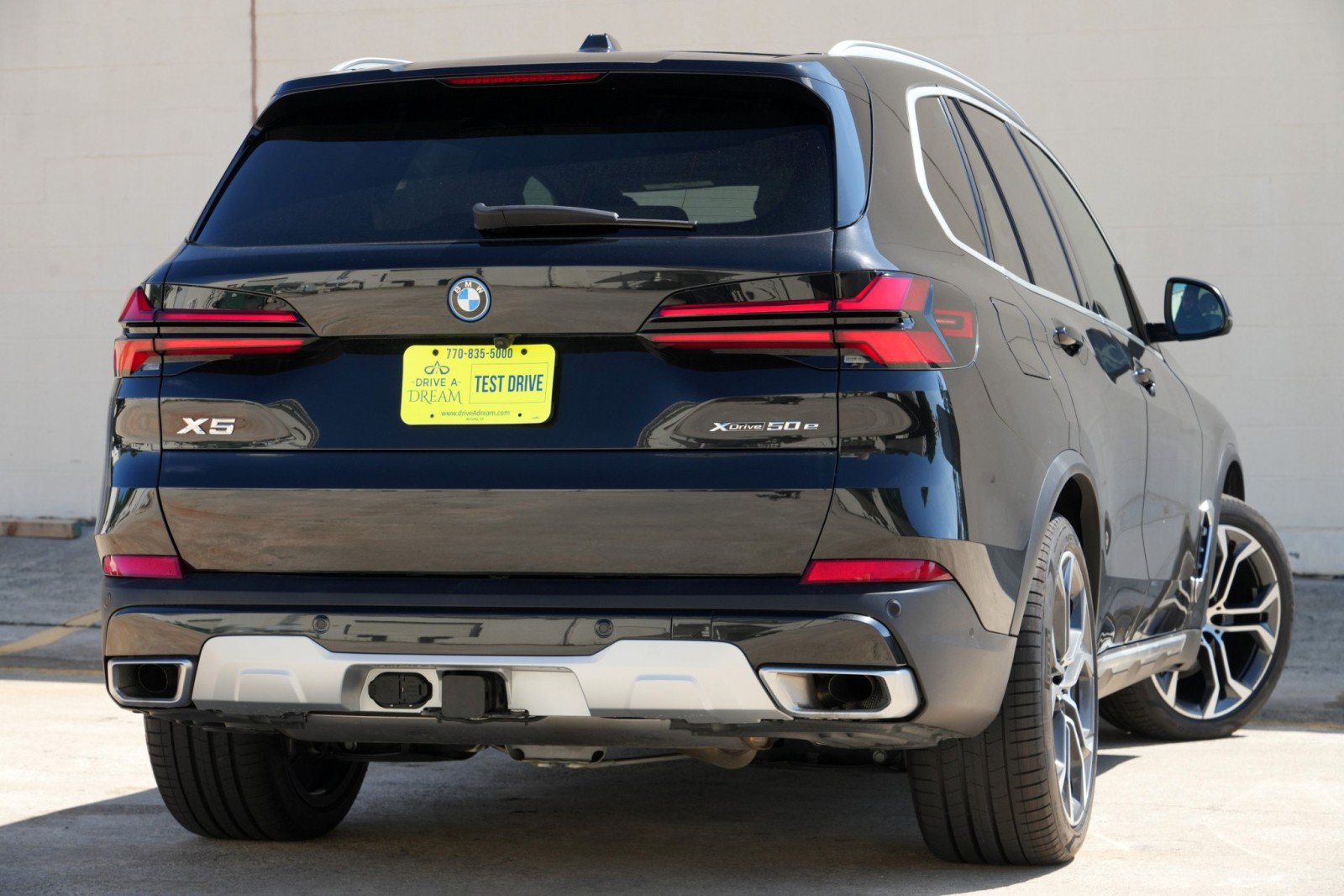 Used 2024 BMW X5 xDrive50e w/ Premium Package AWD/4WD image 4