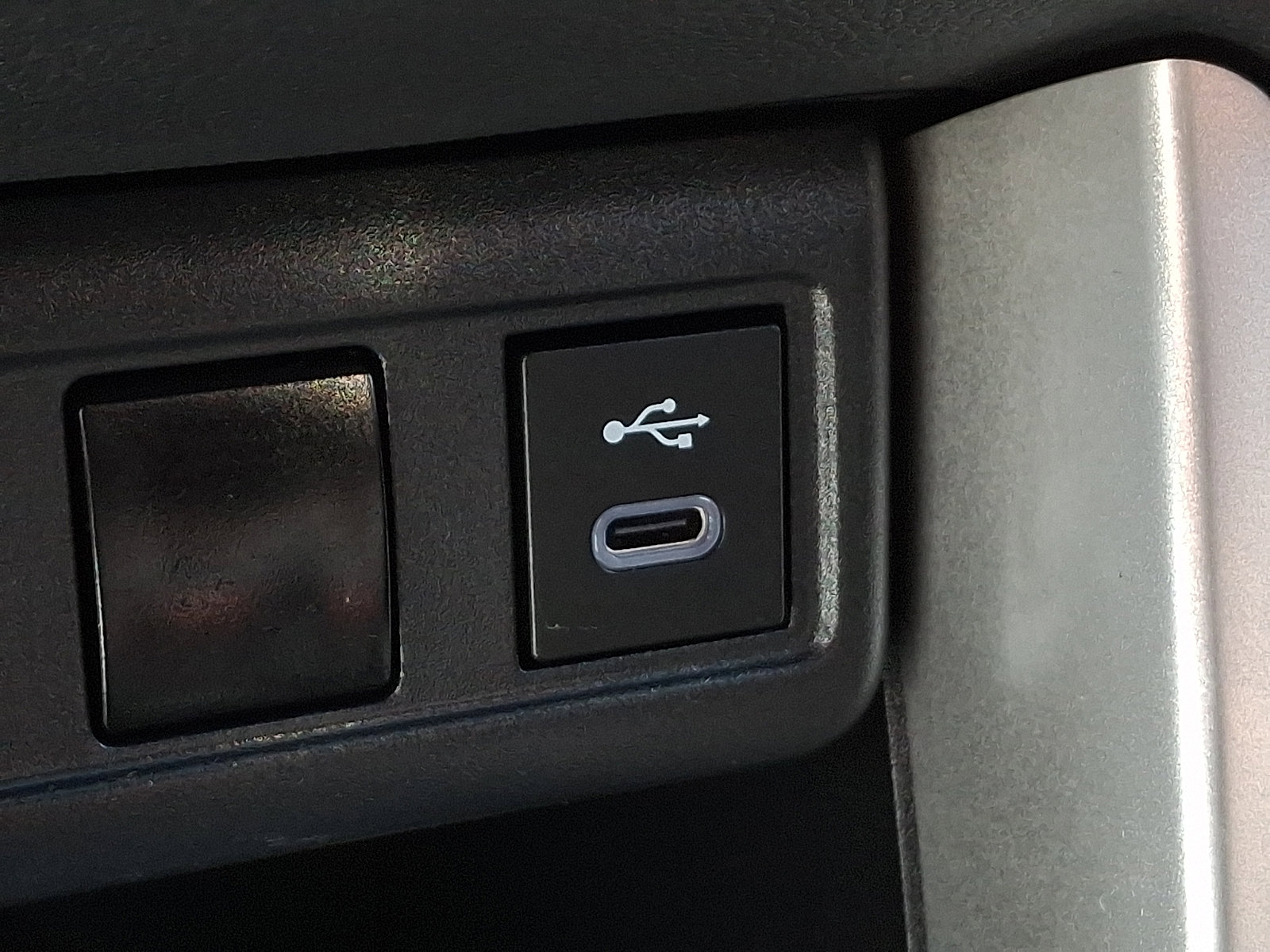 Used 2023 Toyota Corolla Cross LE w/ Moonroof Package image 24