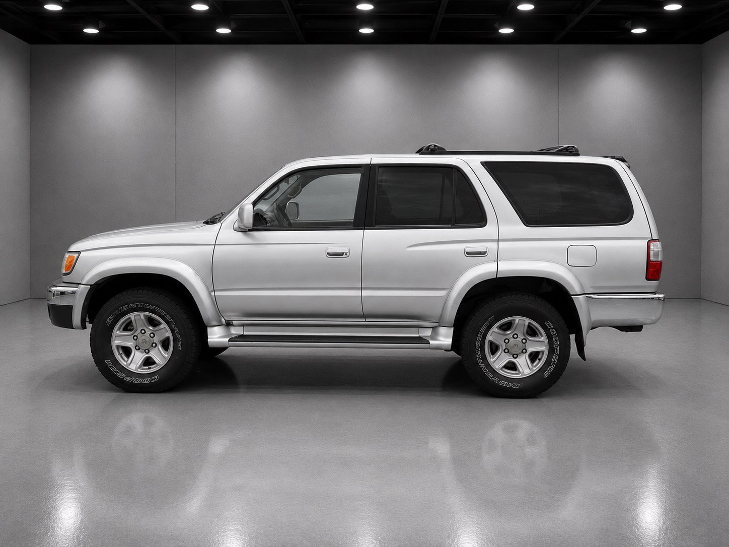 Used 2001 Toyota 4Runner SR5 AWD/4WD image 2