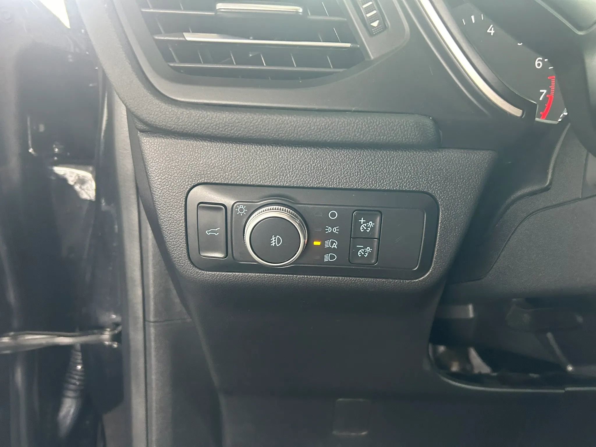 Used 2020 Ford Escape SEL image 19