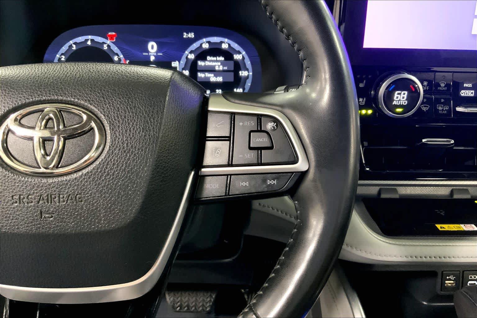 Used 2023 Toyota Highlander Platinum AWD/4WD image 25