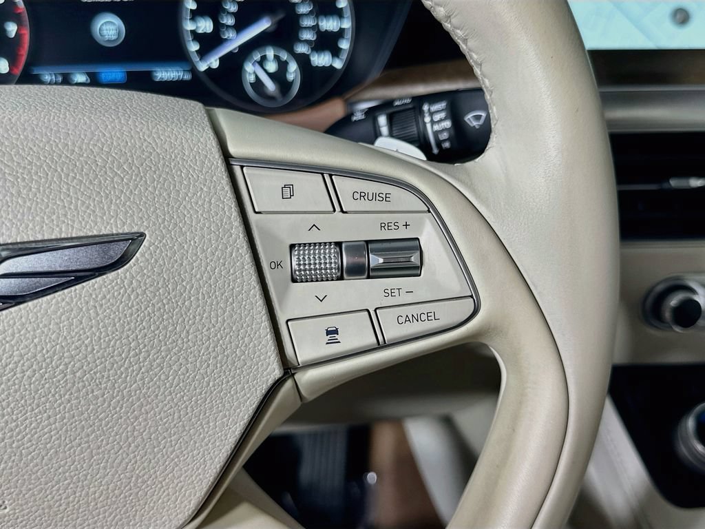 Used 2021 Genesis G90 3.3T Premium RWD image 24