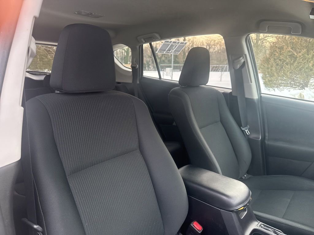 Used 2018 Toyota RAV4 LE w/ All Weather Liner Package image 31