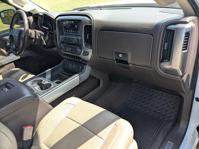 Used 2017 Chevrolet Silverado 1500 LTZ Z71 w/ LTZ Plus Package AWD/4WD image 42