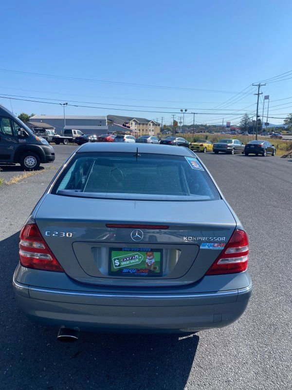 Used 2005 Mercedes-Benz C 230 Sedan image 7