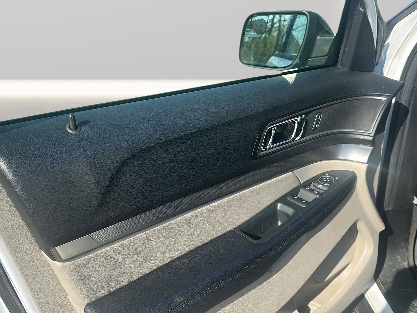 Used 2018 Ford Explorer XLT w/ Equipment Group 201A image 16