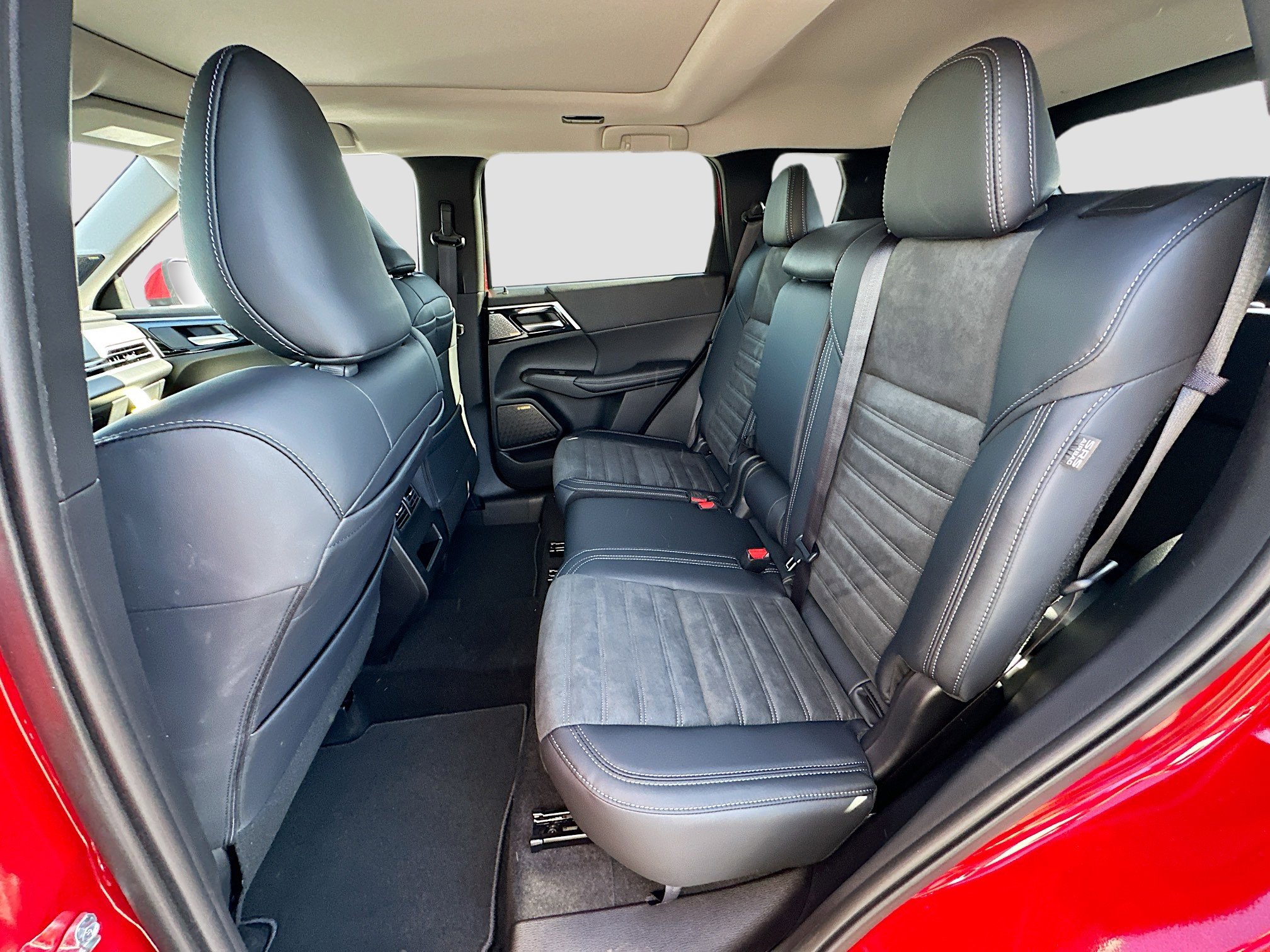 New 2025 Mitsubishi Outlander SE image 17