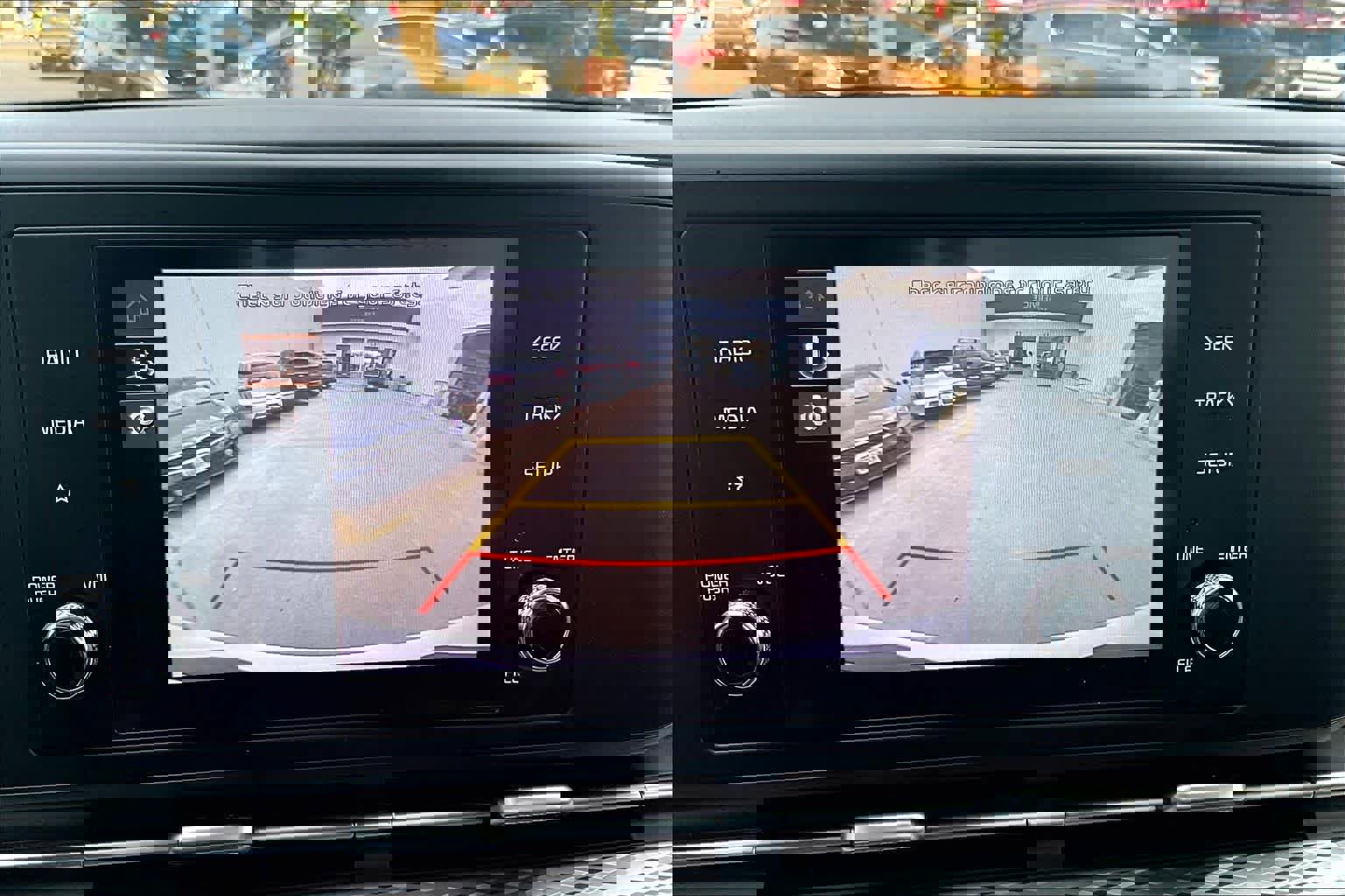 Used 2024 Kia Carnival LX image 27