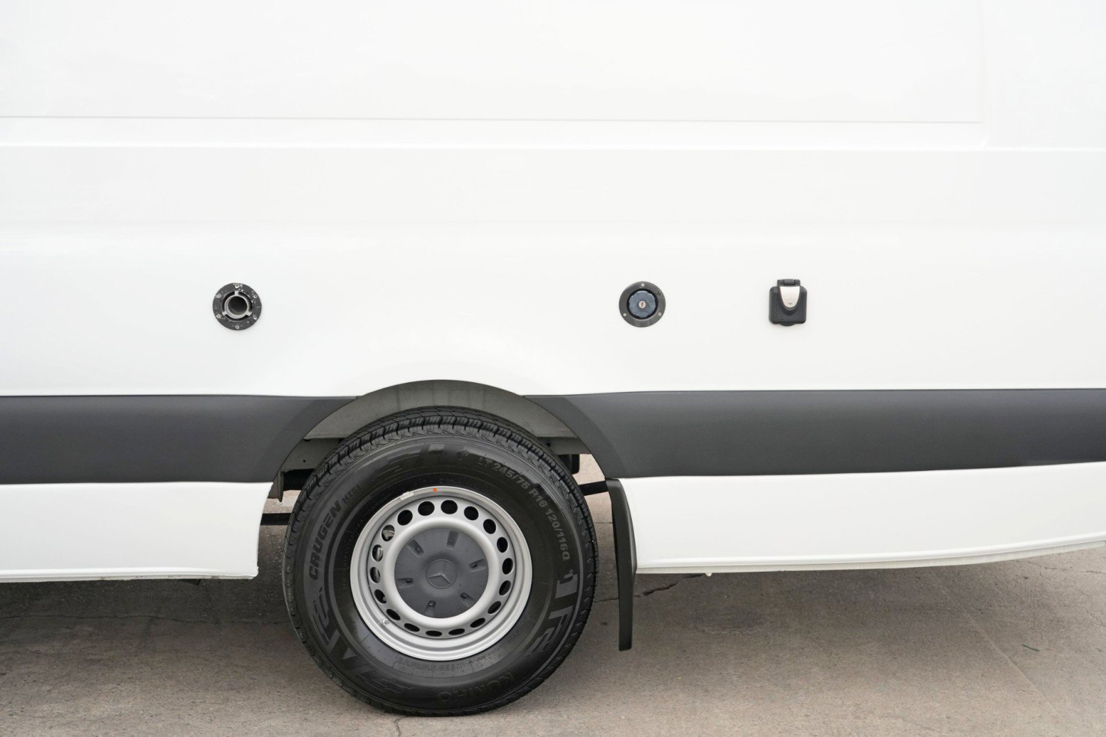Used 2021 Mercedes-Benz Sprinter 2500 w/ Premium Plus Package image 47