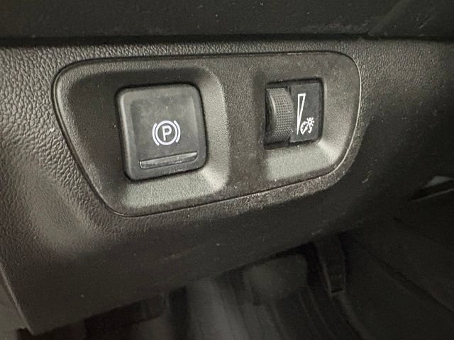 Used 2021 GMC Acadia SLE w/ Driver Convenience Package FWD image 16