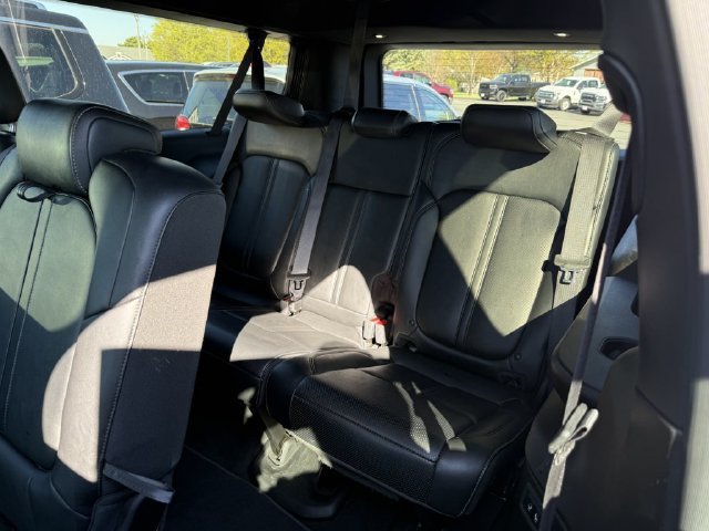 Used 2023 Jeep Wagoneer L Series II AWD/4WD image 16