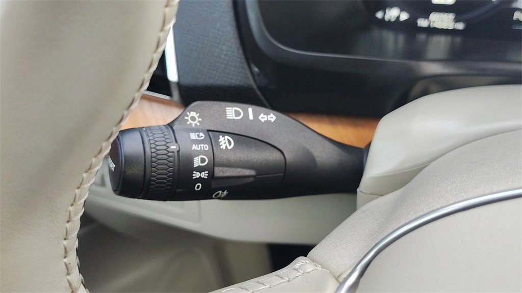 Certified 2022 Volvo XC90 T8 Inscription Expression w/ Advanced Package image 17