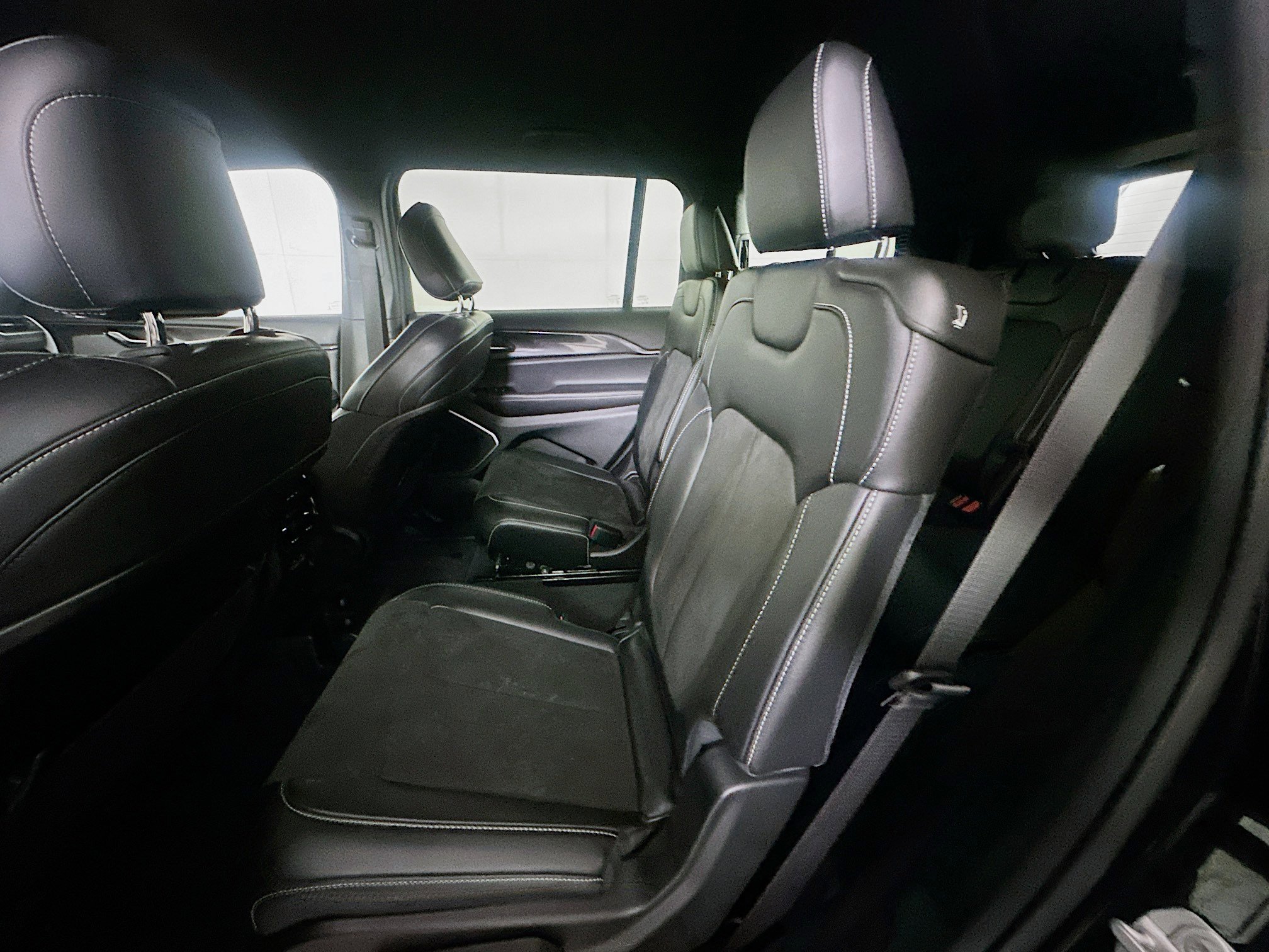 Used 2022 Jeep Grand Cherokee L Laredo image 28