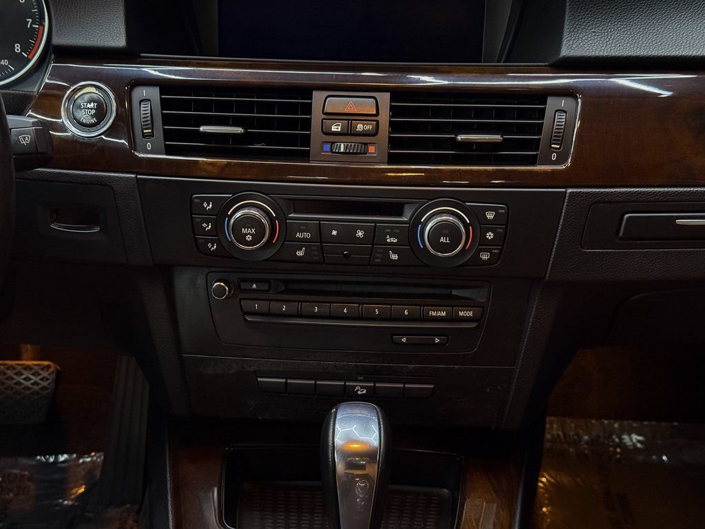 Used 2011 BMW 335i xDrive Coupe AWD/4WD image 21