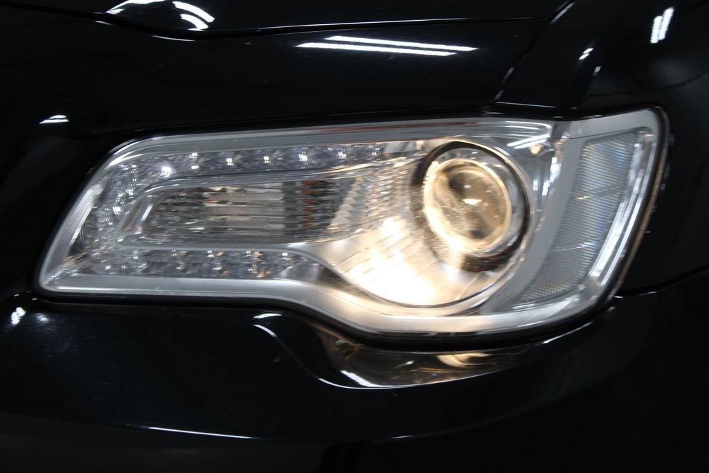 Used 2023 Chrysler 300 Touring AWD/4WD image 13